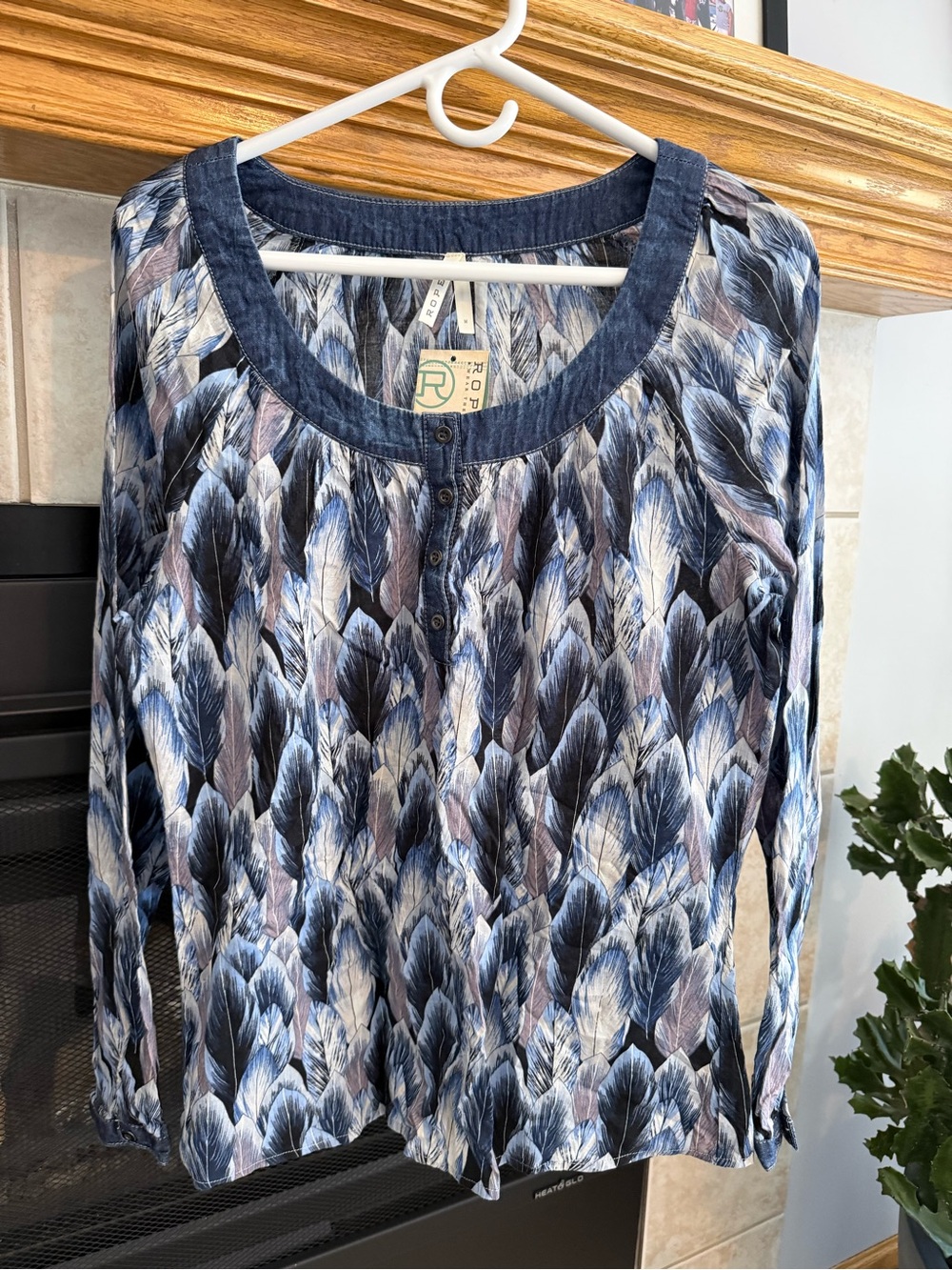 Roper Navy and Gray Feather-Print Long Sleeve Top